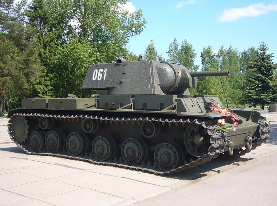 Tanks of World War 2:  KV-1 Russian Tank in WW2