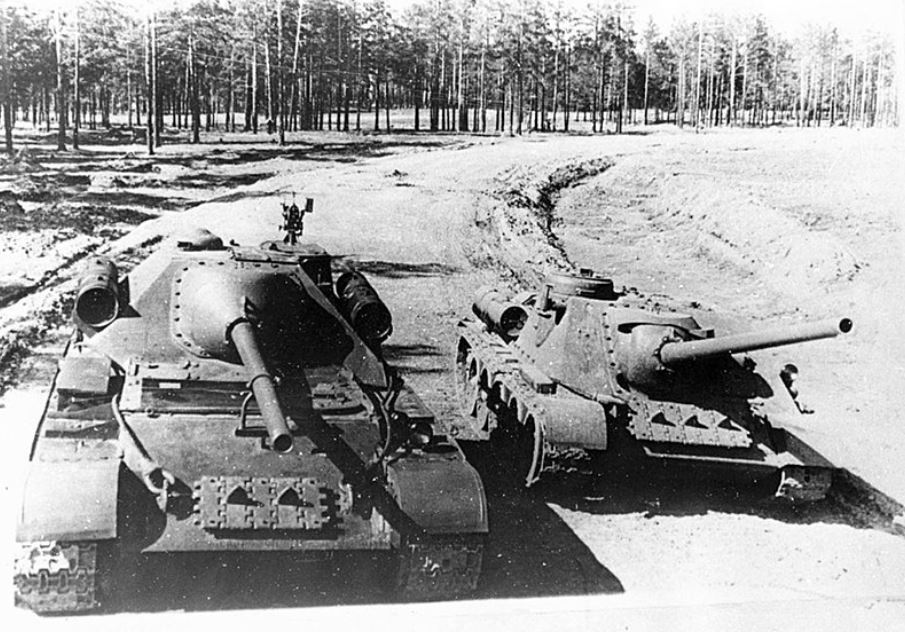 Tanks of World War 2: SU-100 Russian Tank in World War 2