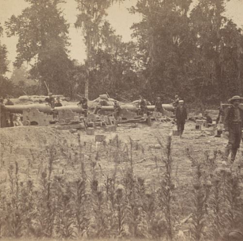 Union sailors preparing to engage the Confederates at Battery 10 during the siege in May and June of 1863