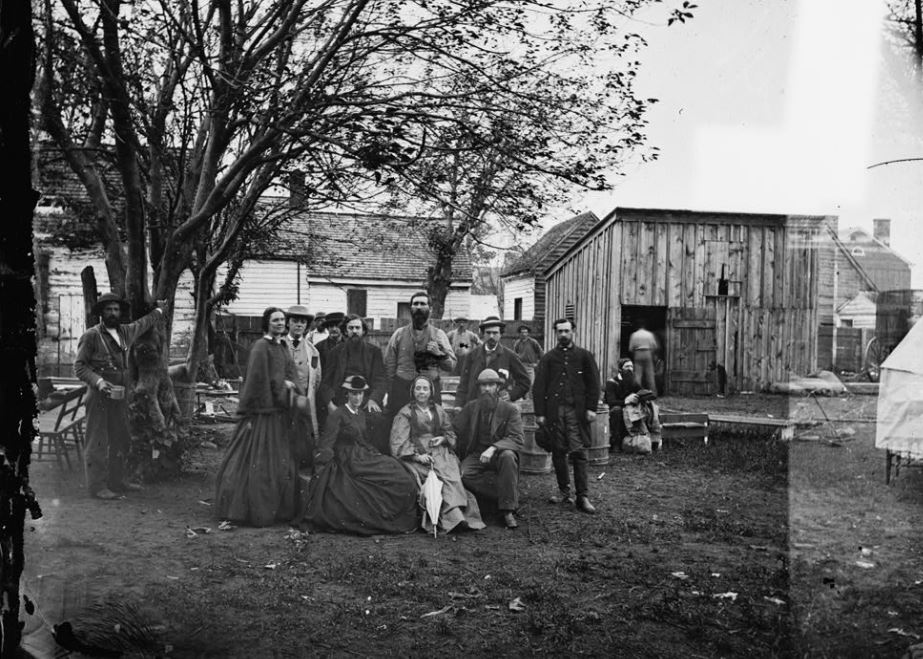 Fredericksburg, Va. Nurses and officers of the U.S. Sanitary Commission